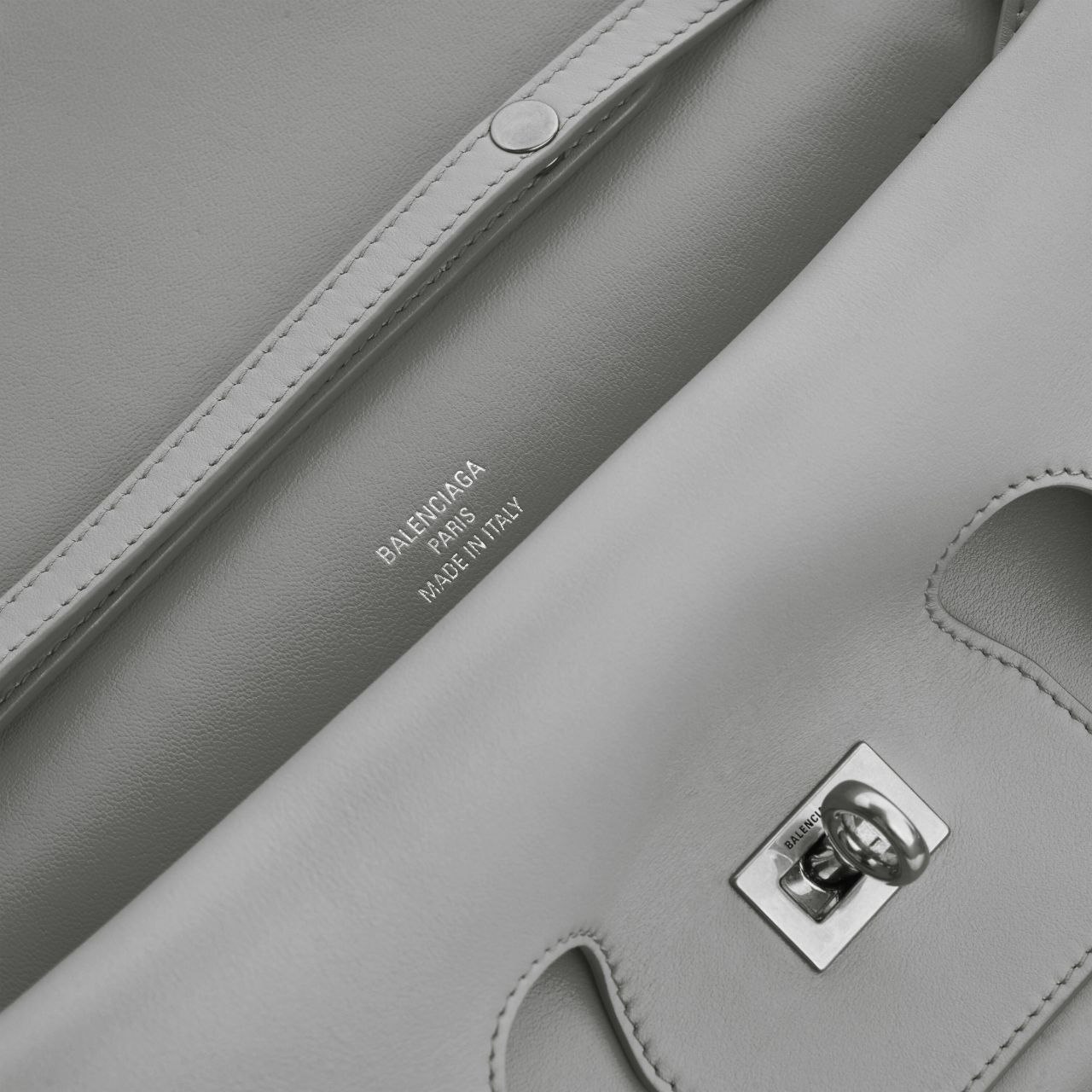 Balenciaga Bel Air Pochette con Tracolla Grigia - immagine 6