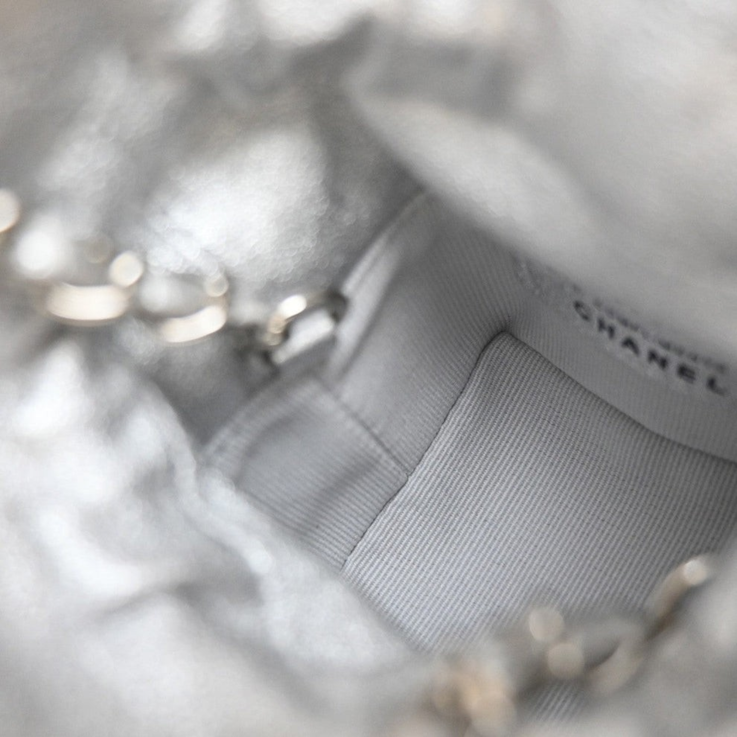 Chanel Mini Bucket Bag Argento Metallizzato - immagine 9