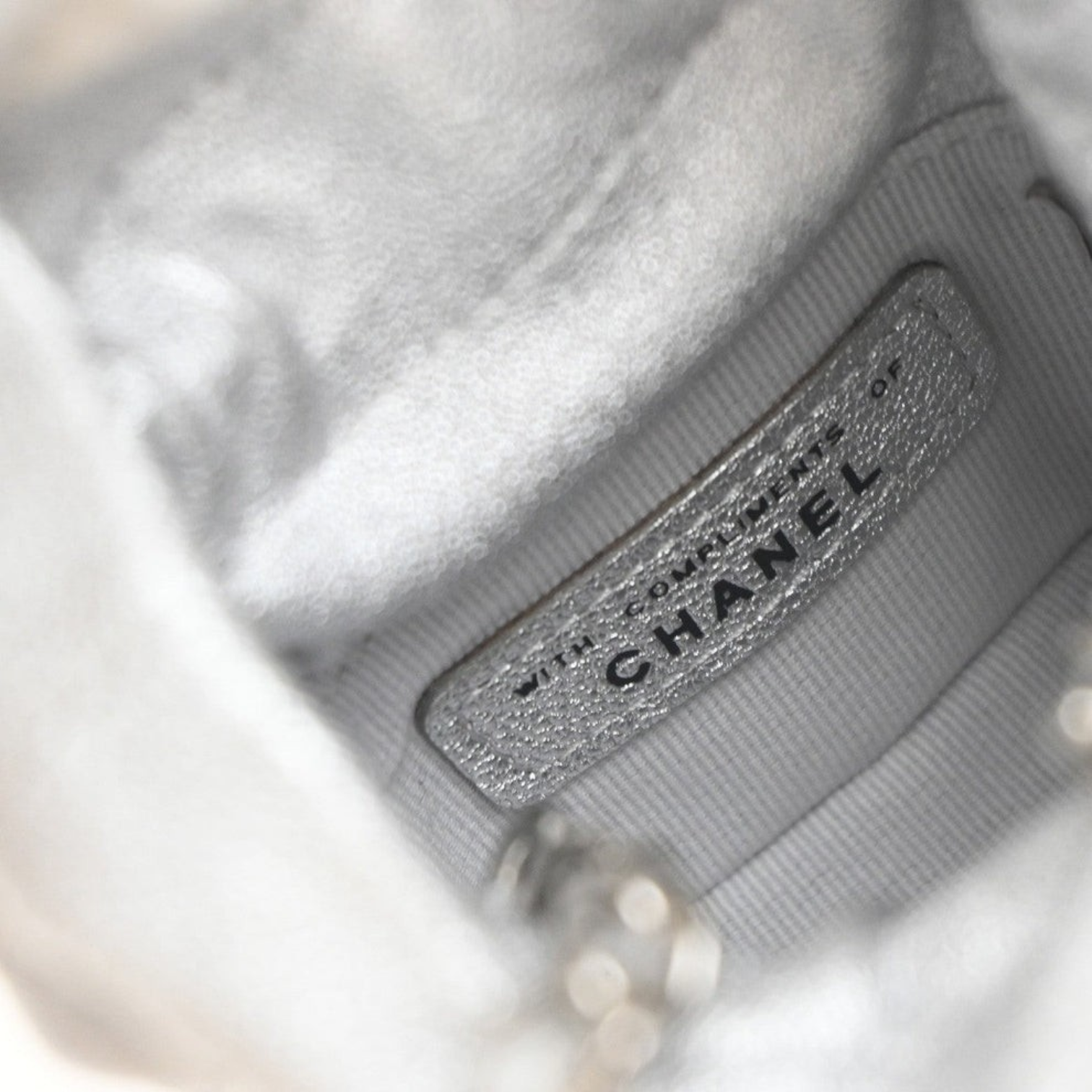 Chanel Mini Bucket Bag Argento Metallizzato - immagine 12