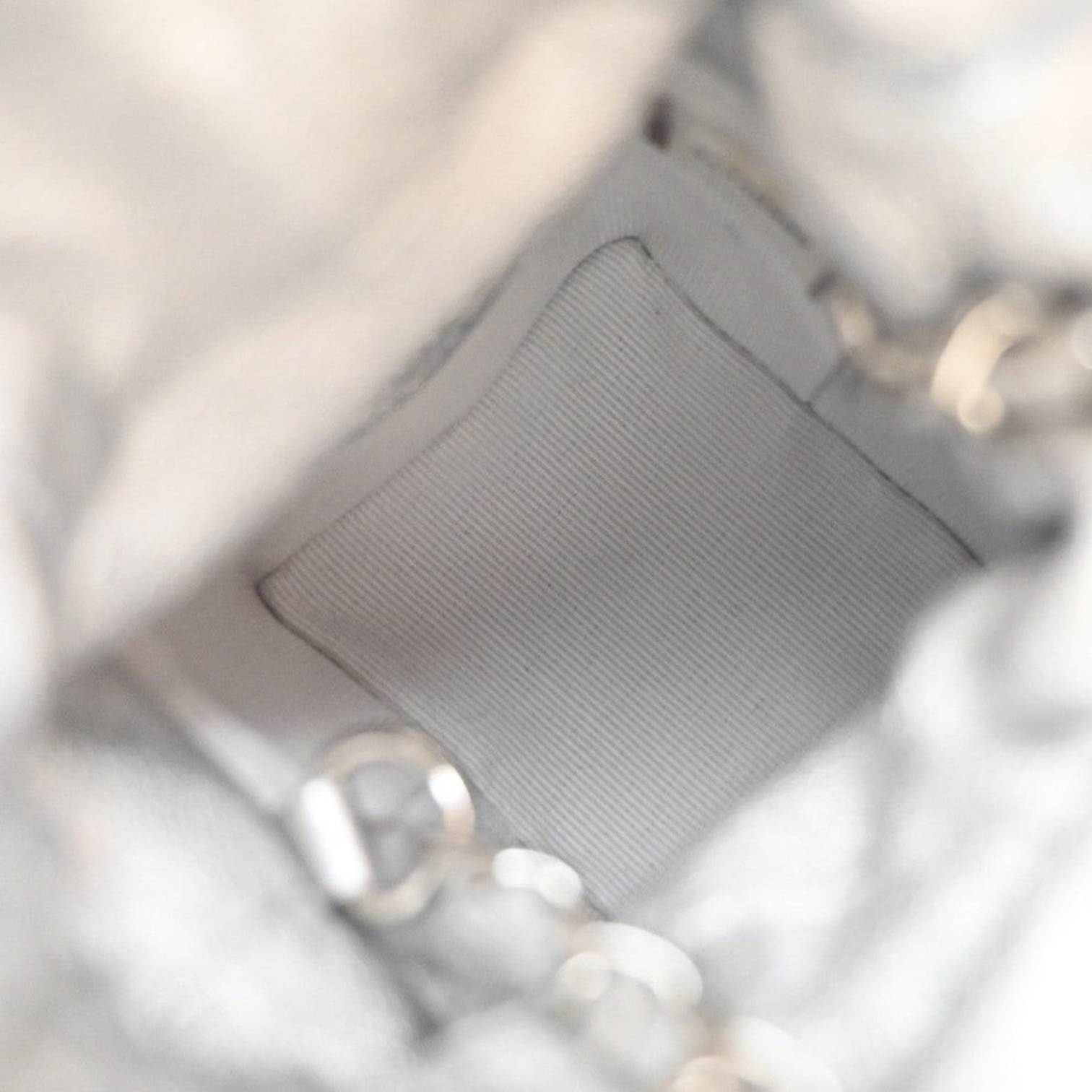 Chanel Mini Bucket Bag Argento Metallizzato - immagine 11